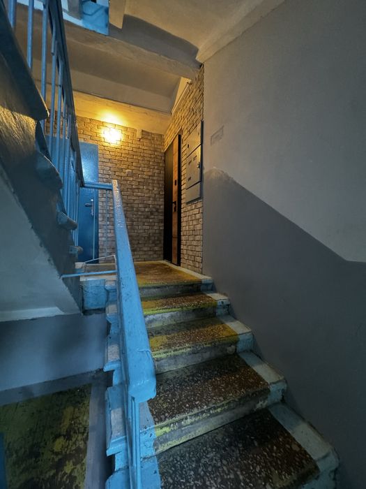 Продается 2 ком с болконом 2 на  6