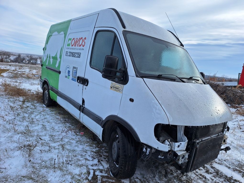 Renault Master 2.5 120 cp dezmembrez ori ce piesa disponibila