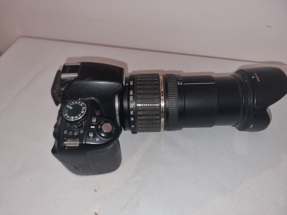Nikon D3100 cu obiectiv Tamron 18-200mm