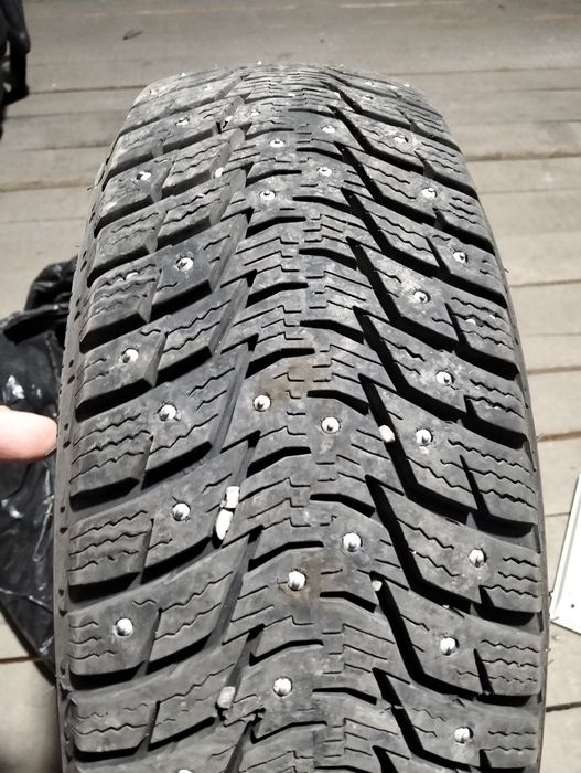 Продам шины зимние шипованные