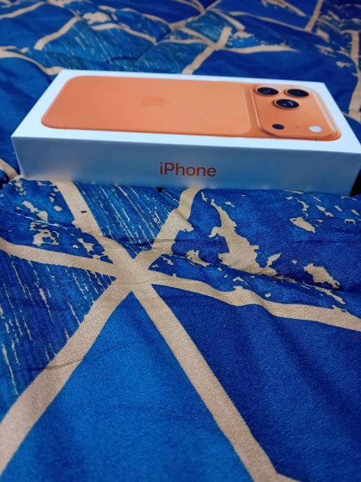 Vând iPhone 17 pro max