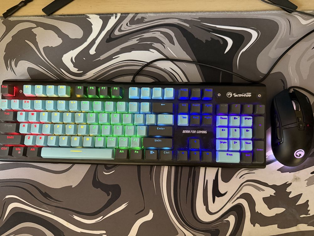 Геймърска RGB клавиатура и RGB мишка на Scorpion и резервни клававиши