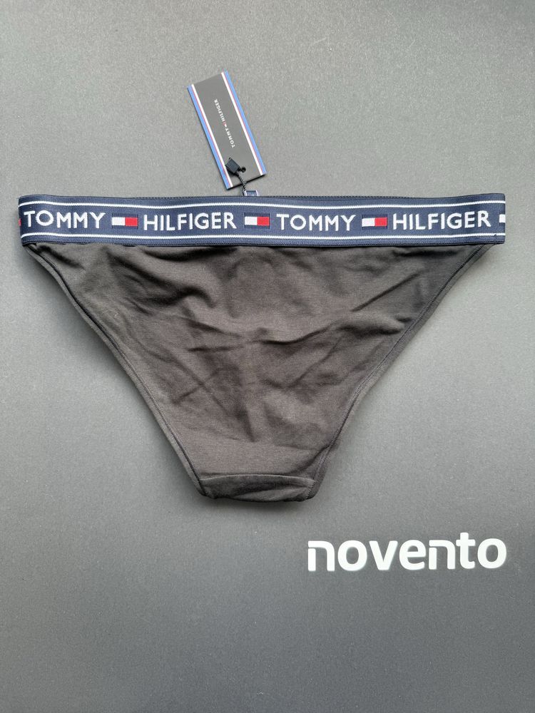 Комплект бюстие и изрязани бикини Tommy Hilfiger /S/