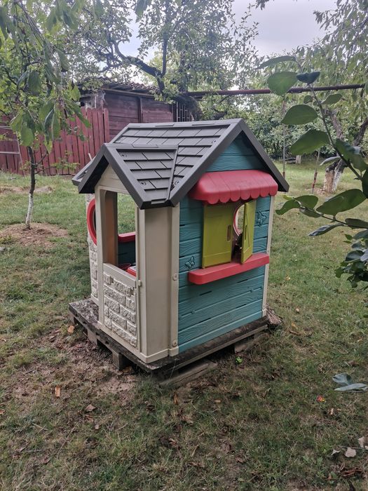 Vând Căsuța Smoby