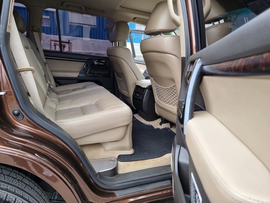 Toyota Land Cruiser j 200