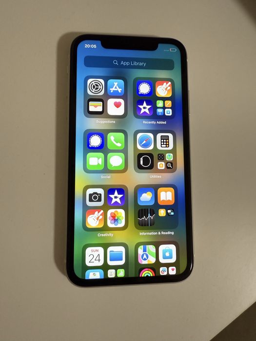 Iphone 11 бял 64 гб