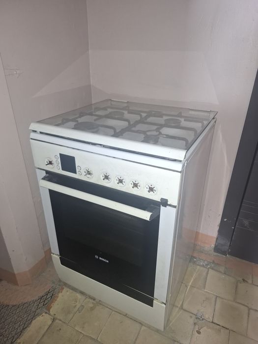 Продаю газовую плиту б/у Bosch