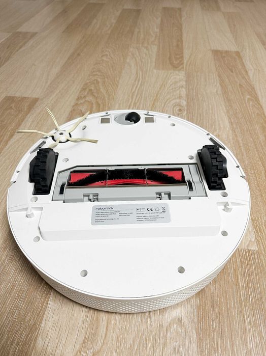 Roborock S6 Pure – Aspirator si mop, stare buna, functioneaza perfect