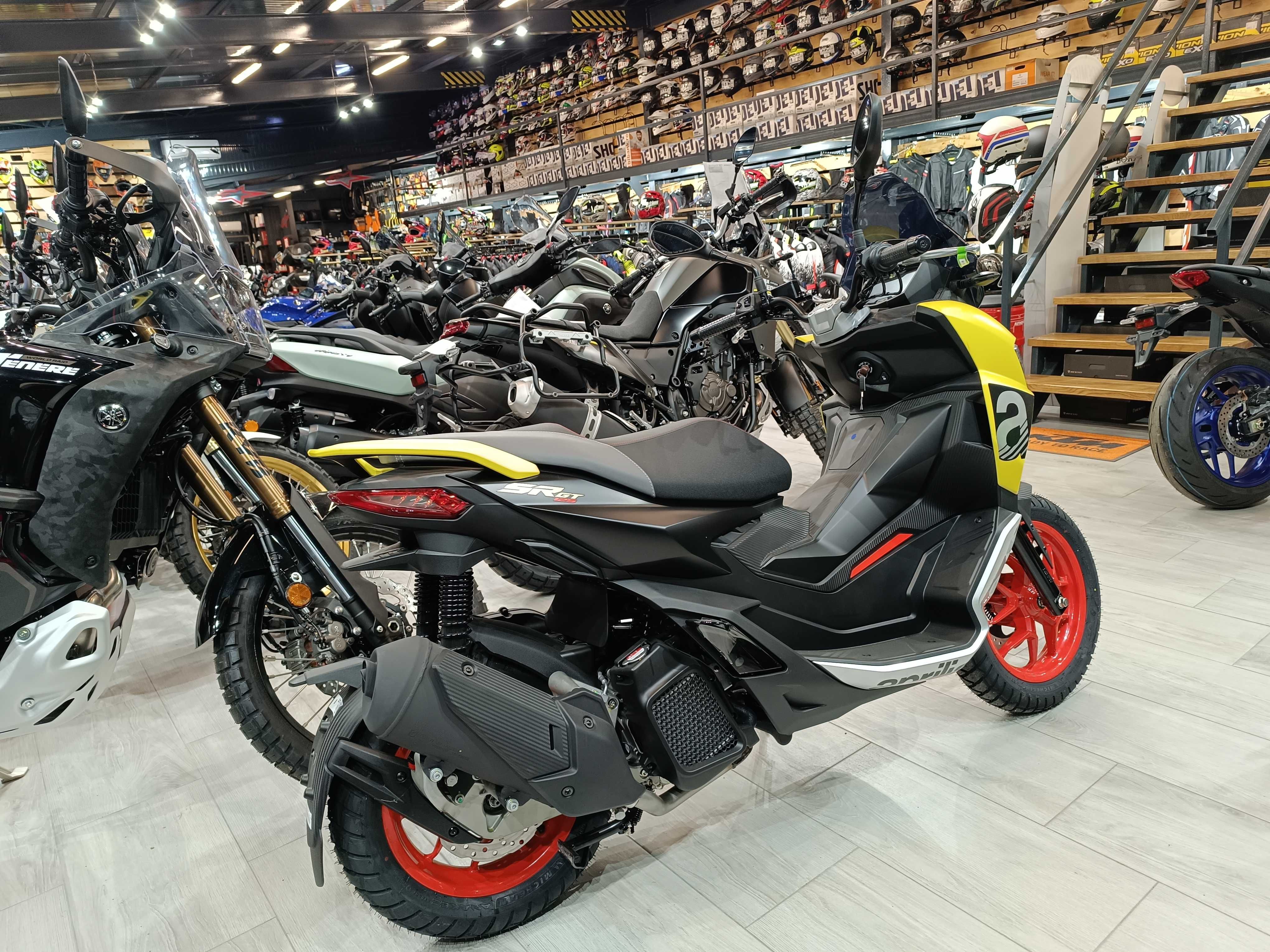 Aprilia SR GT 125 Sport-se conduce cu B-stoc EST BIKE Campina