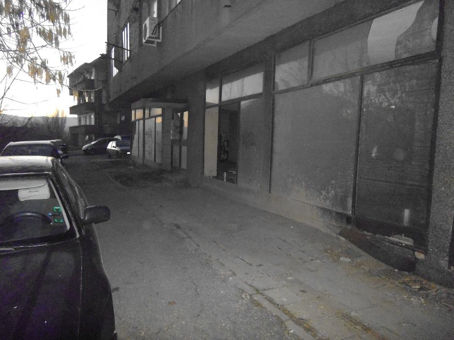 Продава се Магазин в Бобов дол - 242 кв.м за 67 €/кв.м - Снимка #2