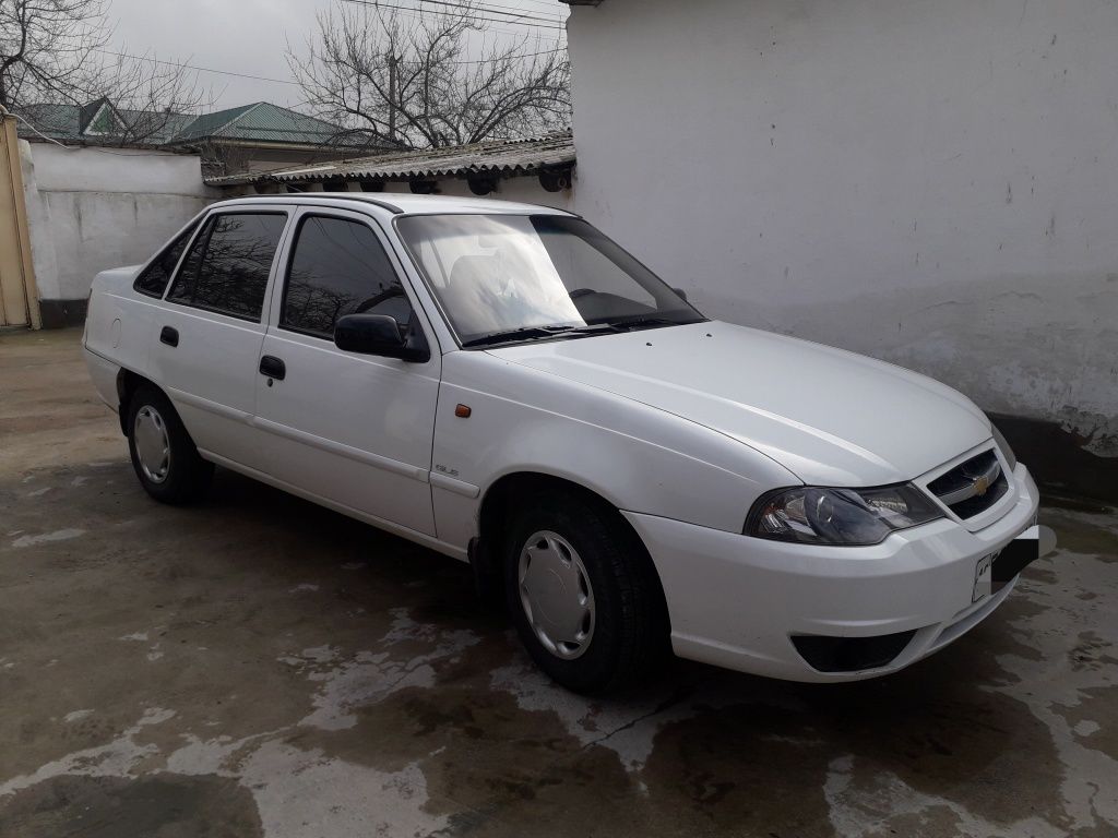 Nexia 2 sotiladi 170000 km xalol  kapot chap krelo kraska bogan 2010 y