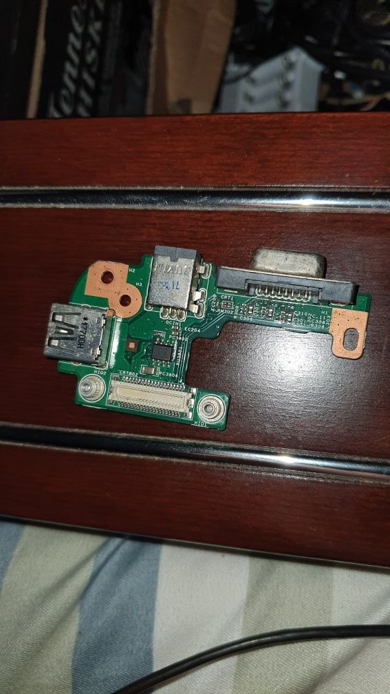 Dezmembrez DELL Inspiron N5110 i5 2.4 Ghz