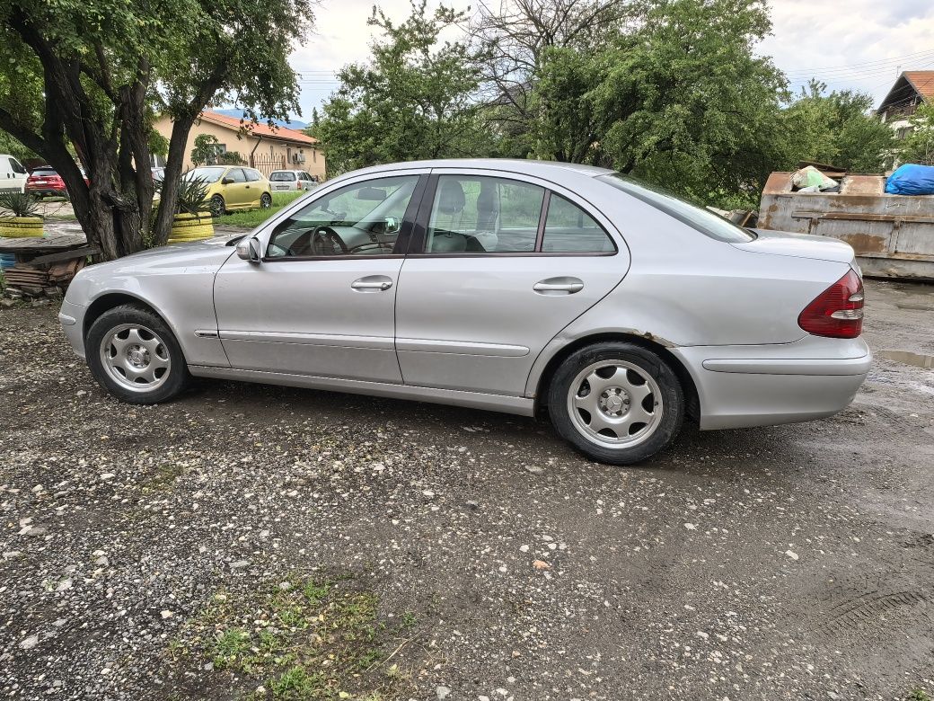 Mercedes-Benz E 220...
