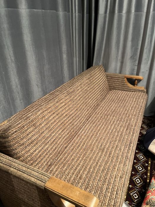 Продается старый диван