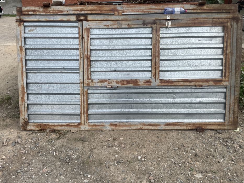 Продам гаражные ворота утеплённые с калиткой 3х3