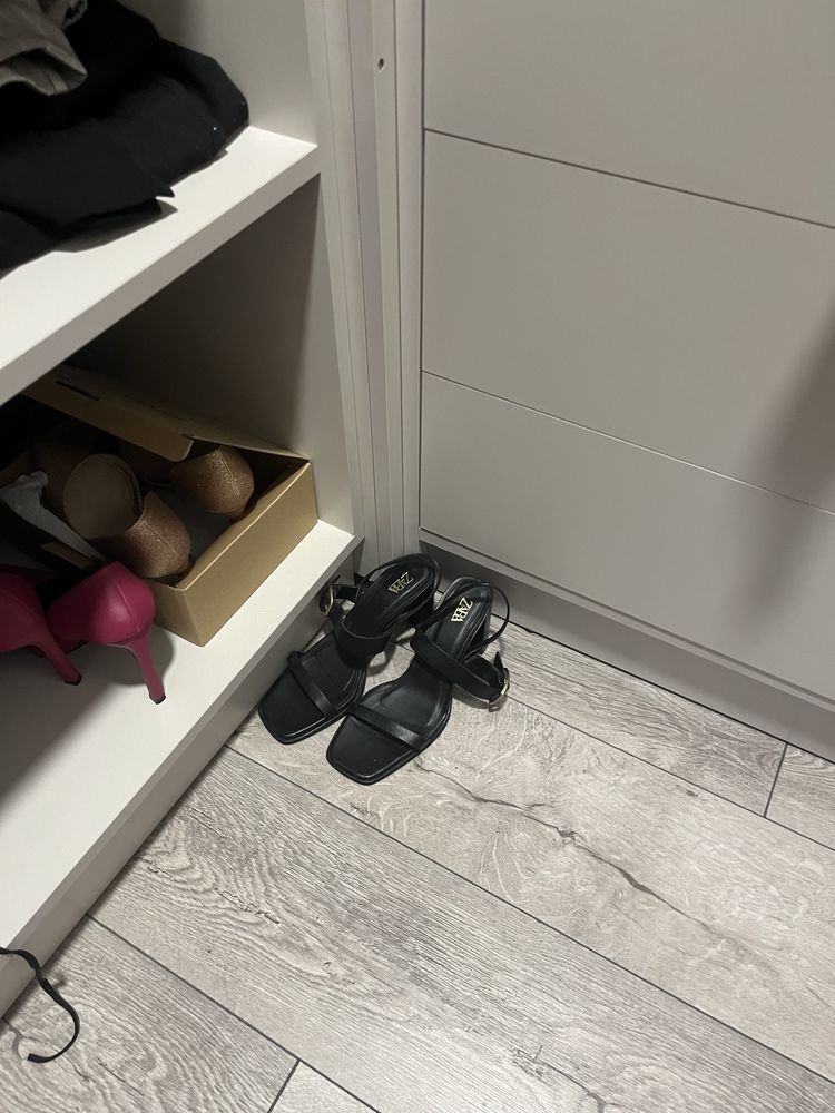 Сандали от кожа ZARA