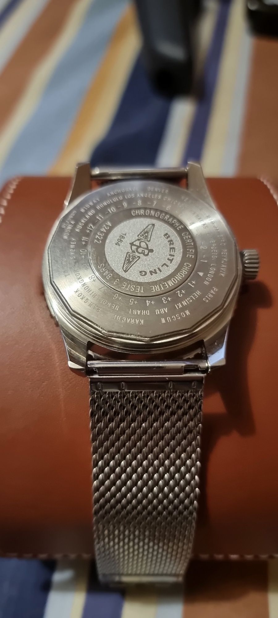 Красив Голям и модерен Мъжки Автоматичен часовник.