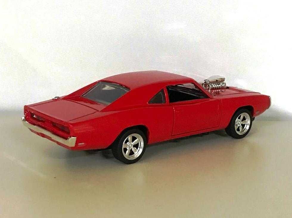 Машинка из серии моделек инерционная Dodge Charger