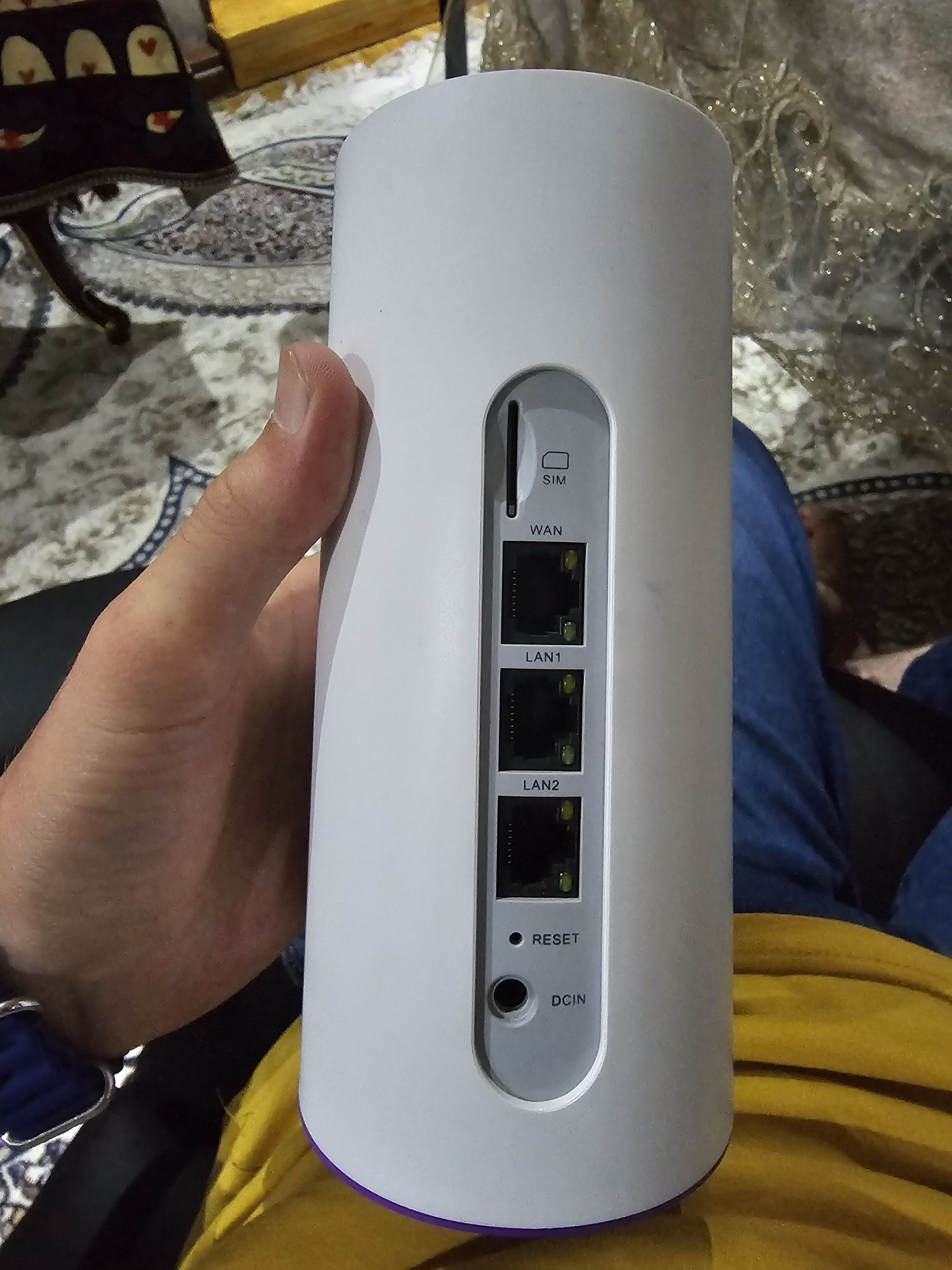 LTE wifi router  Idevice Sim kartadayam ishlidi.