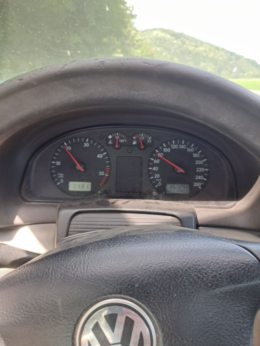 Vând Volkswagen Passat