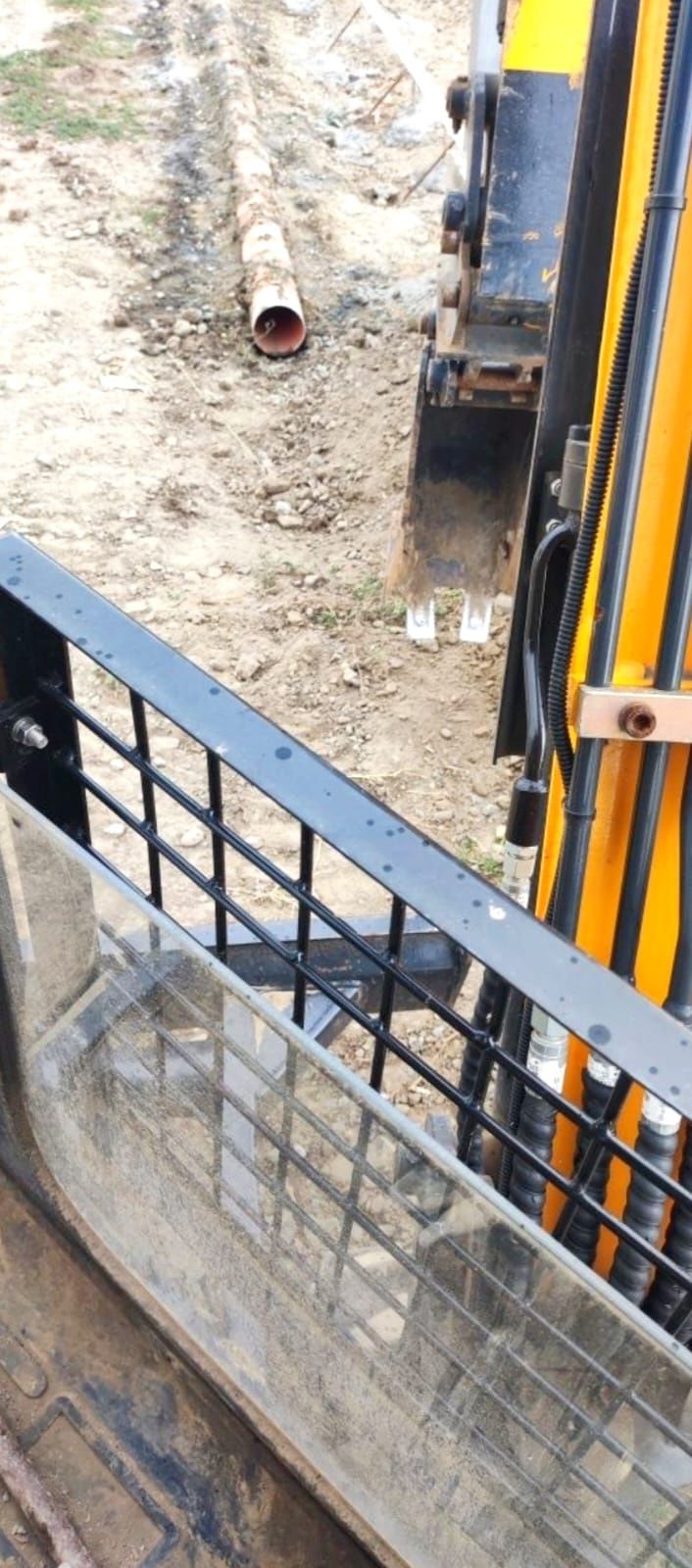 Săpat fundați casă , garduri. Gaze. Cabluri electrice . Canalizare.etc