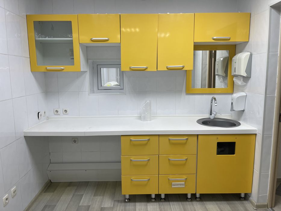 Отдам даром гарнитуры и двери, в хорошем состоянии.