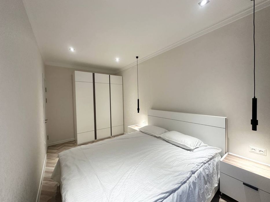 Продается 3//5//9 Ойбек мебелью техникой ЕВРО 75квадрат