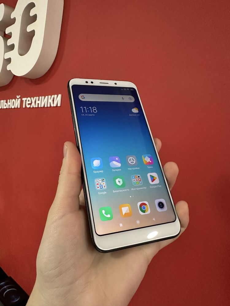 Продам смартфон Redmi 5 Plus 64 ГБ