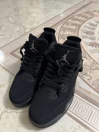 Salut! Vand aceasta pereche de Jordan 4 Black Cat