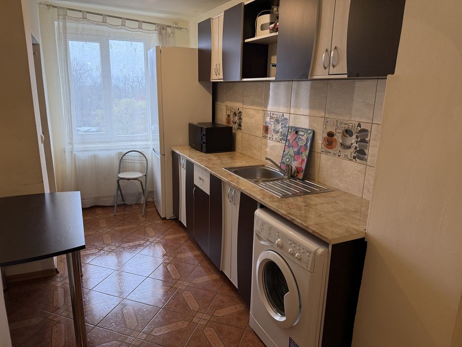 Inchiriez apartament 3 camere