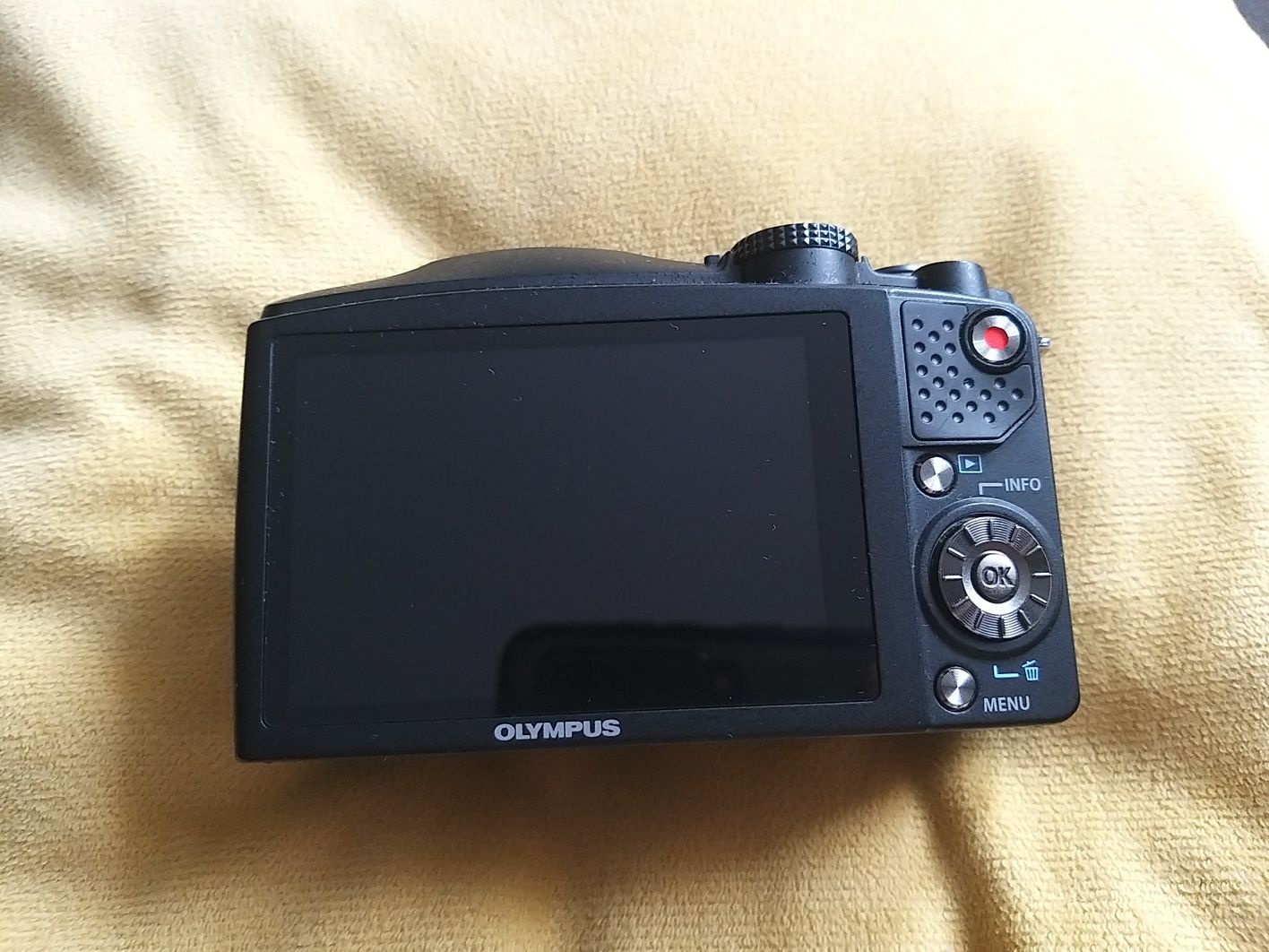 aparat foto Olympus SZ 31MR  cu 16MP