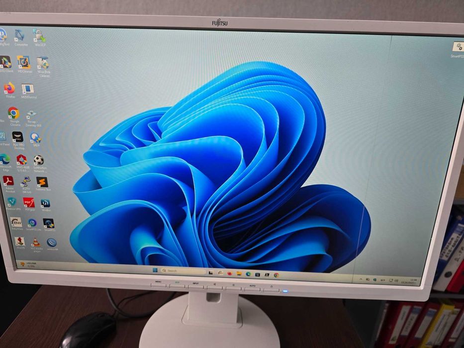 Монитор бял на цвят  Fujitsu