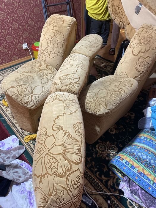 ПРОДАЮ ДИВАН в хорошем состояние