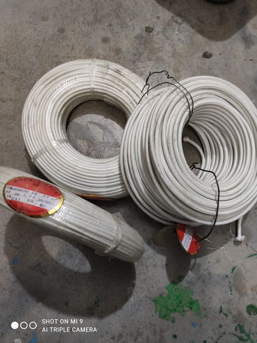 Провод с изоляцией из стекловолокна. Жаростойкий.