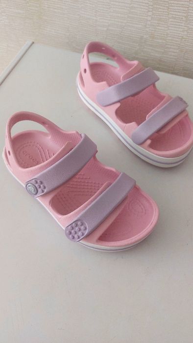 Продам сандалики Crocs для девочек