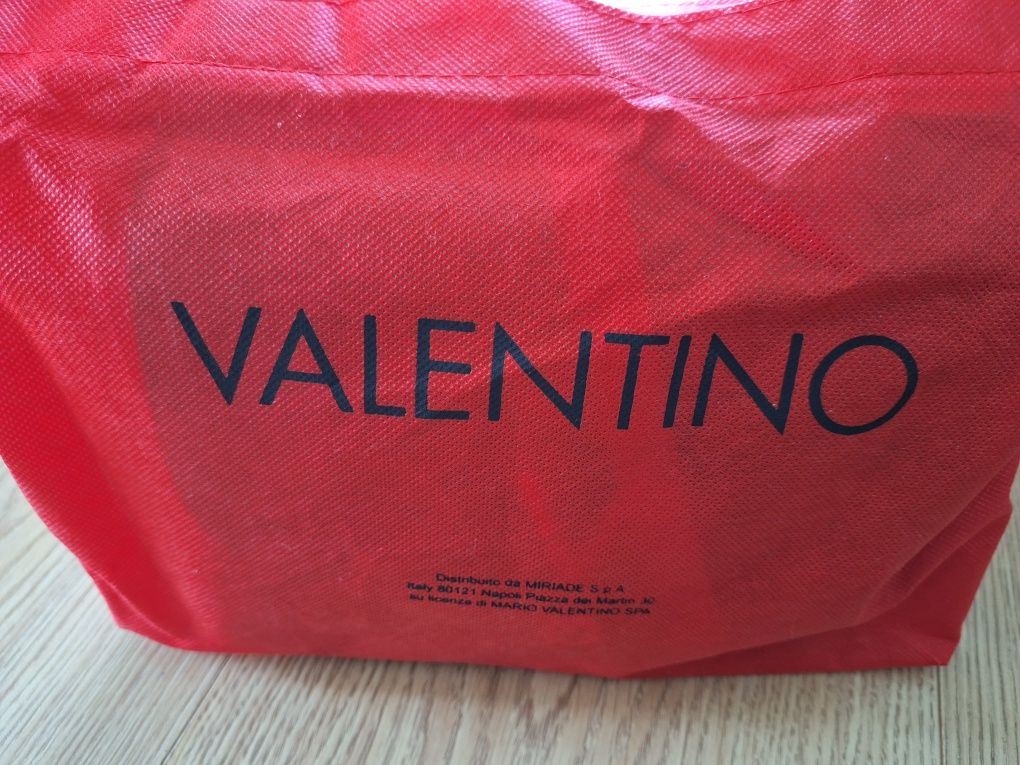 Черна оригинална дамска чанта Валентино
