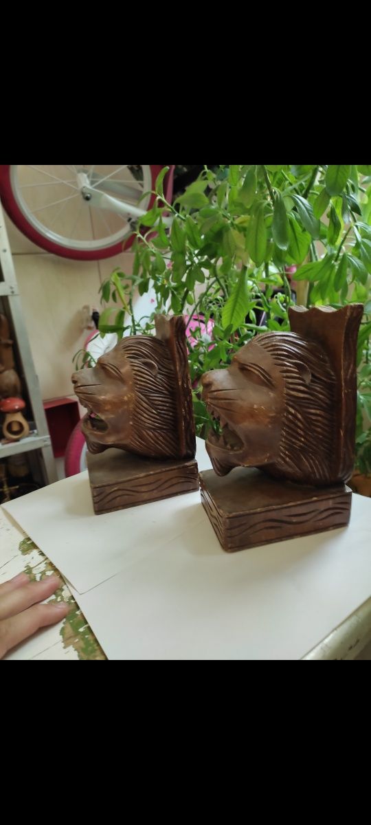 Sculpturi in lemn , lei pentru raftul de cărți !