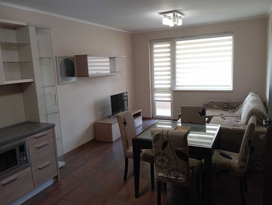 Отдава под наем тристаен апартамент