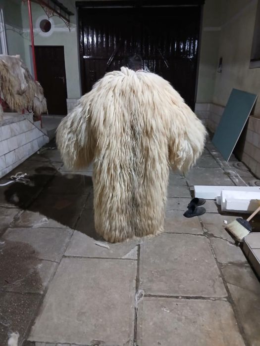 Vând cojoc adus de la sibiu