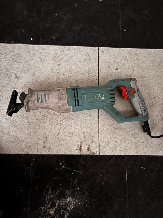 Fierăstrău sabie TOTAL