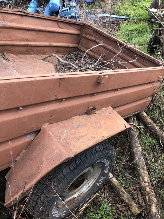 Remorca pe o axa si piesa pt remorci jud