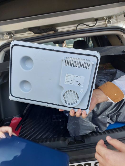 Автомобильный холодильник (автохолодильник)