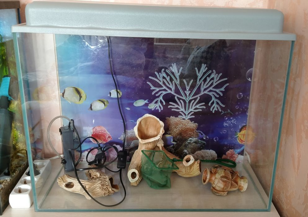 Продам аквариум б/у на 70 литров