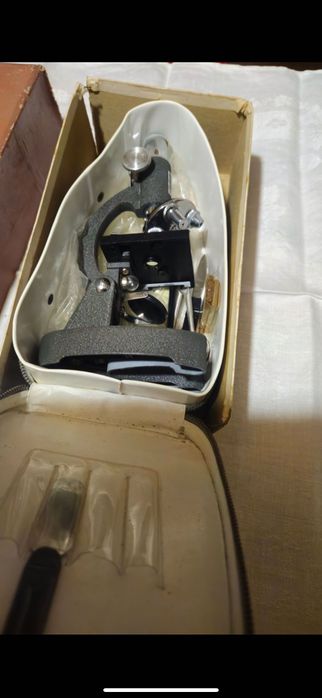 Микроскоп малък с калъф