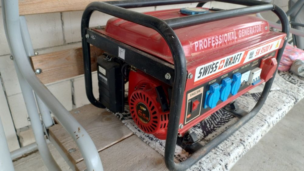 Generator de curent 12V / 220V / 380V