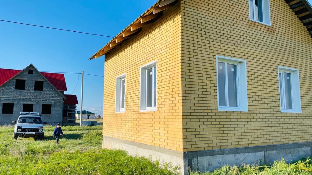 Продам новый  дом кирпичный в  город Аксай