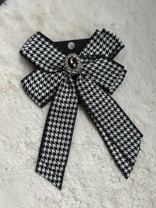 Панделка брошка в черно бял пепит с кристали Zara