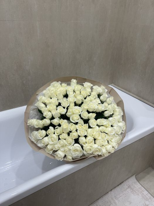 букет из 101 белой розы