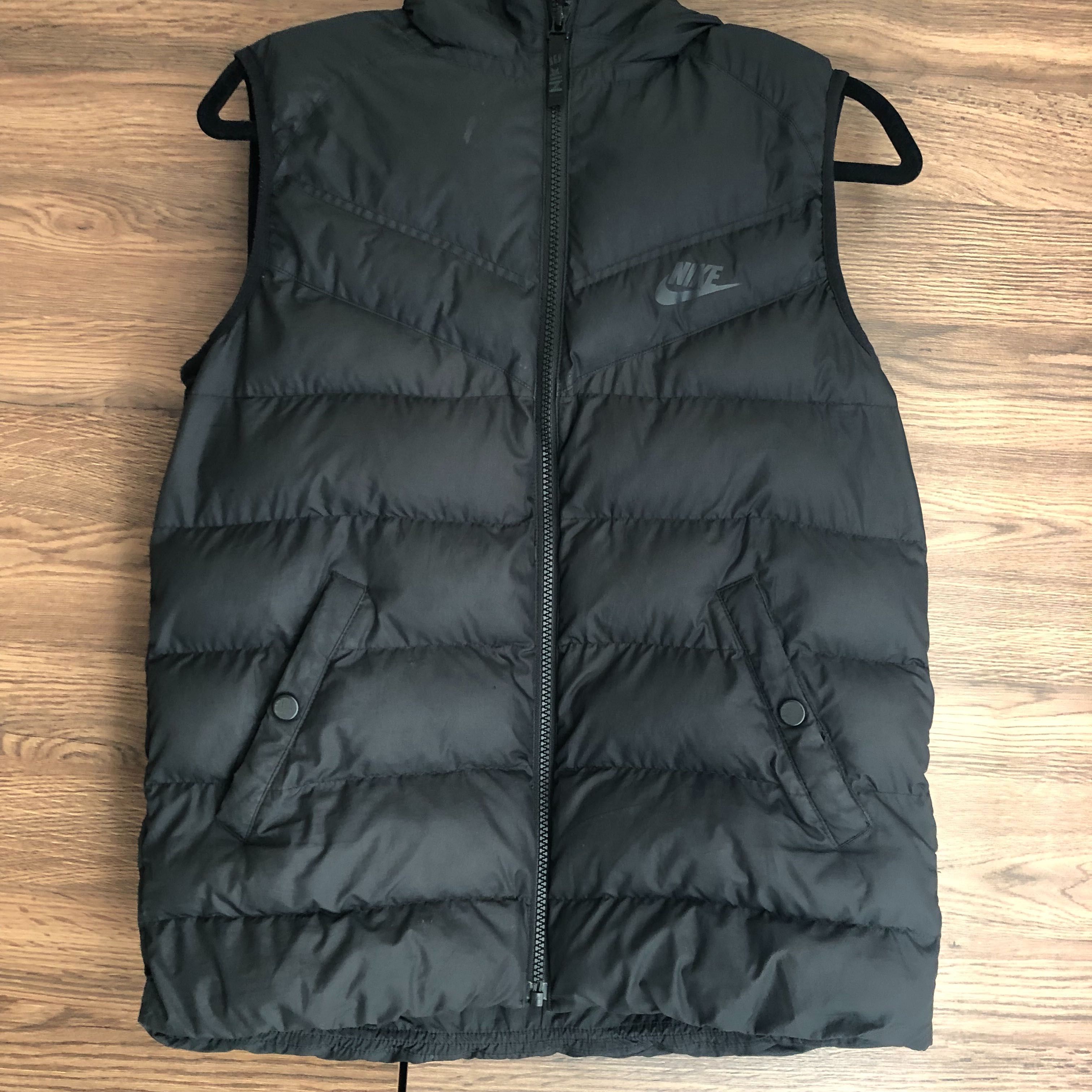 Vând vestă Nike original