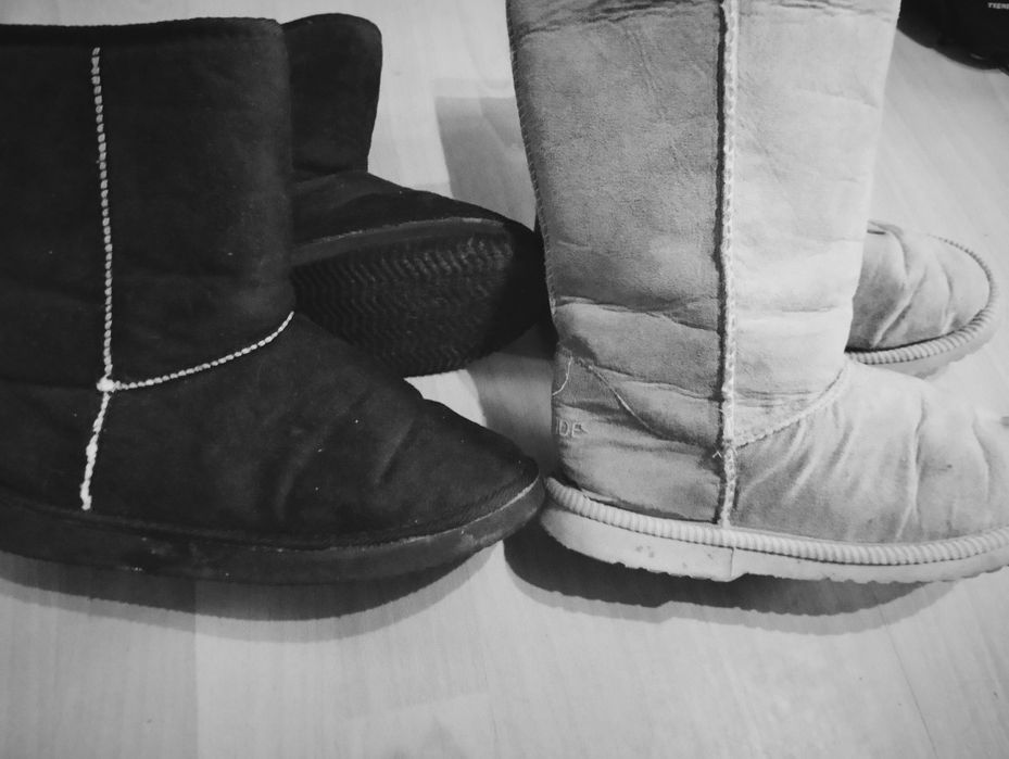 UGG- uri negre și bej